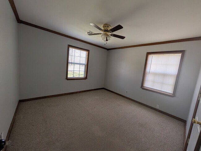 Building Photo - 2 Bedroom House Pryor