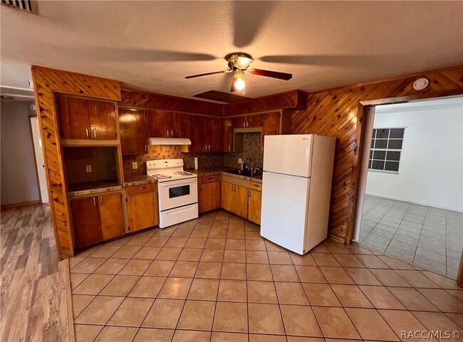 Building Photo - 7660 W Tropical Ln