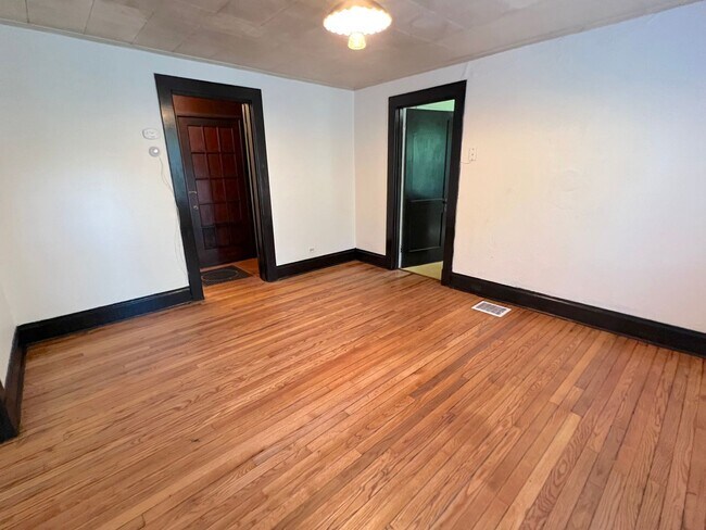 Building Photo - 201 Shamrock Rd