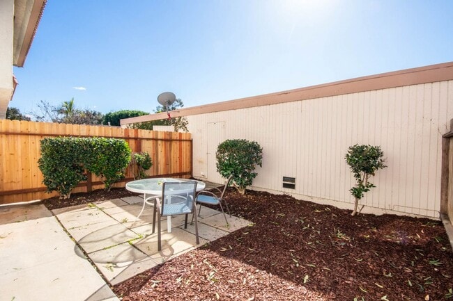 Building Photo - Spacious 3BR Condo with Pool View in Tangl...
