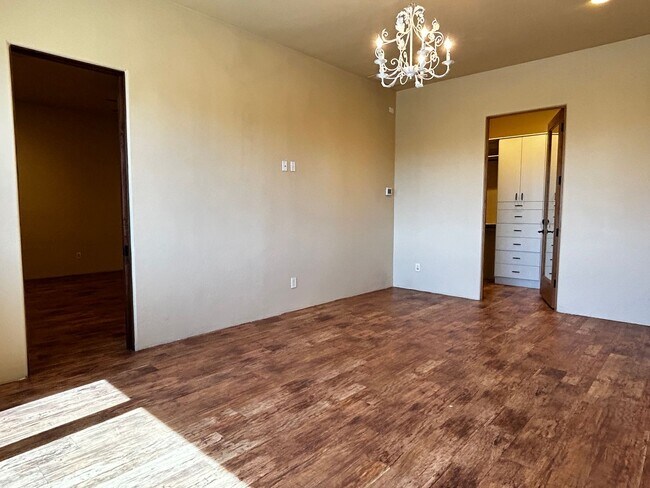 Building Photo - On GOLF COURSE LOT - 3 Bed/3Bath GATED Com...