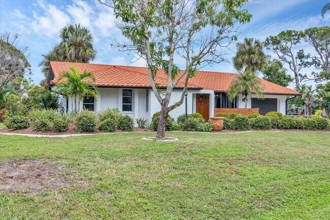 Building Photo - 4696 Pompano St