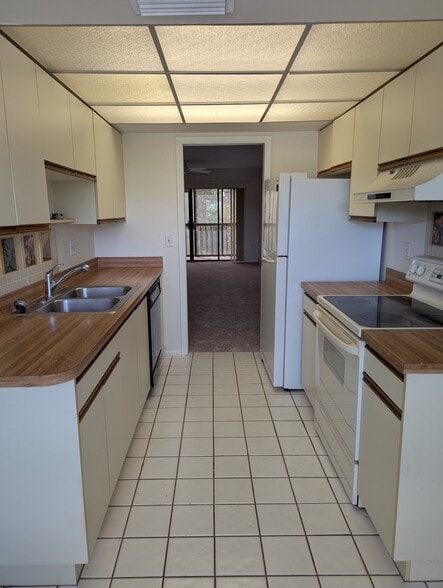 Galley Kitchen - 515 30th Ave W