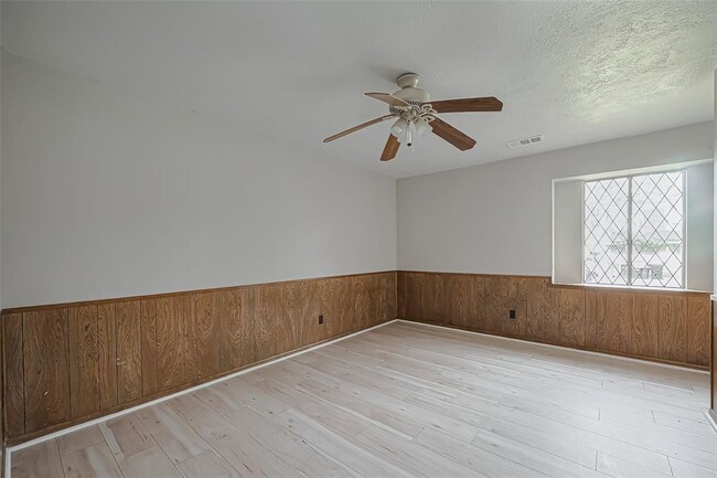 Building Photo - 811 Loire Ln