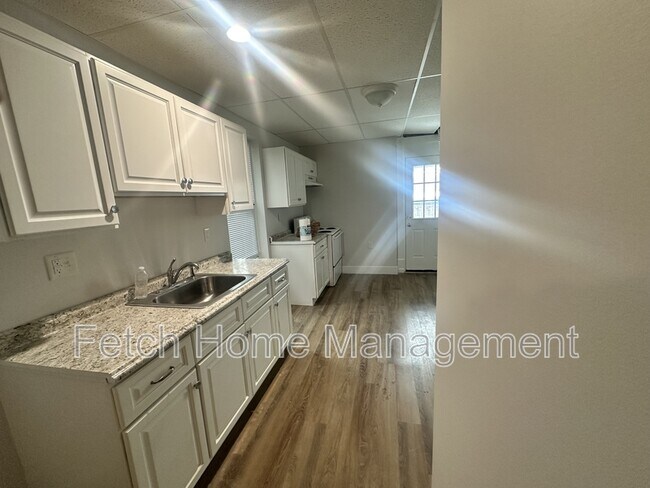 Building Photo - 117 S 10th St