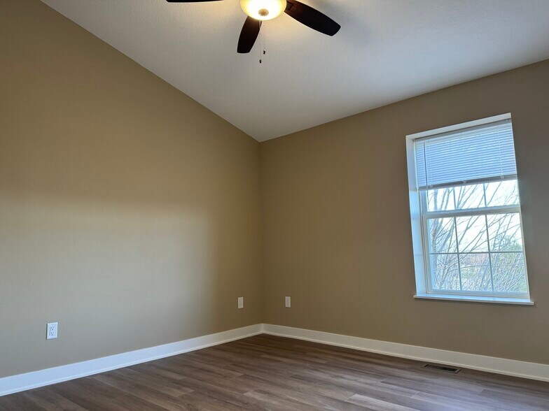 Bedroom - 389 NE Sandalwood