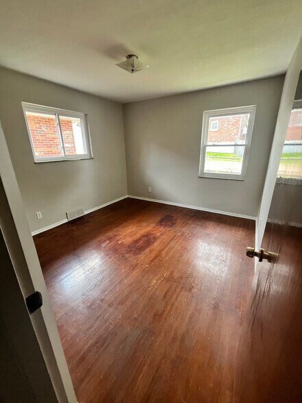 Building Photo - 1309 Wachtel Ave