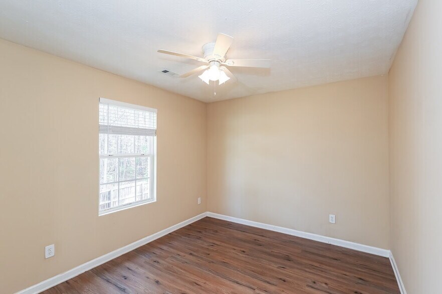 Building Photo - 10 Carey Ct