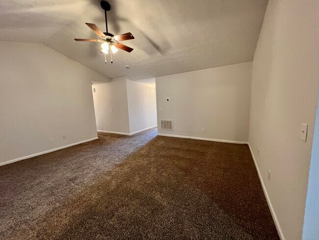 Building Photo - 707 Porter Ln