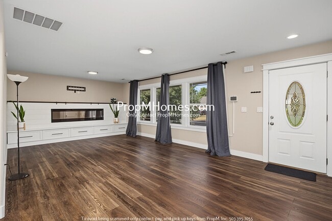 Building Photo - 503 NE Birchwood Terrace