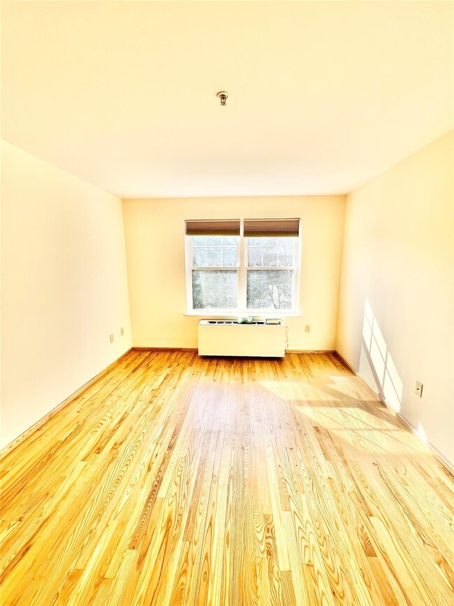 Building Photo - 309 Sutton Dr
