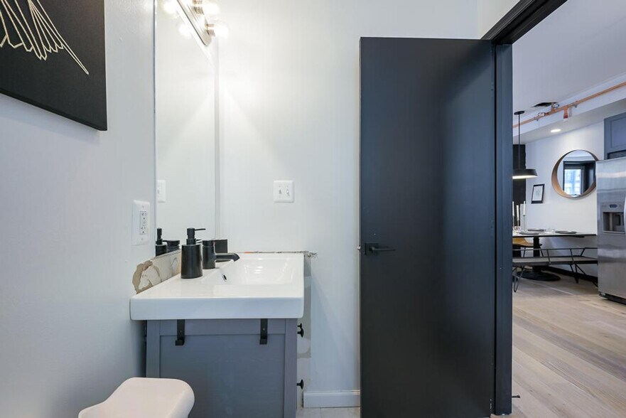 Building Photo - 1322 9th St NW