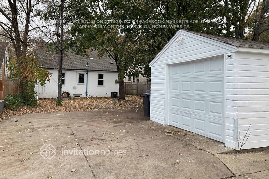 Building Photo - 5724 24th Ave S