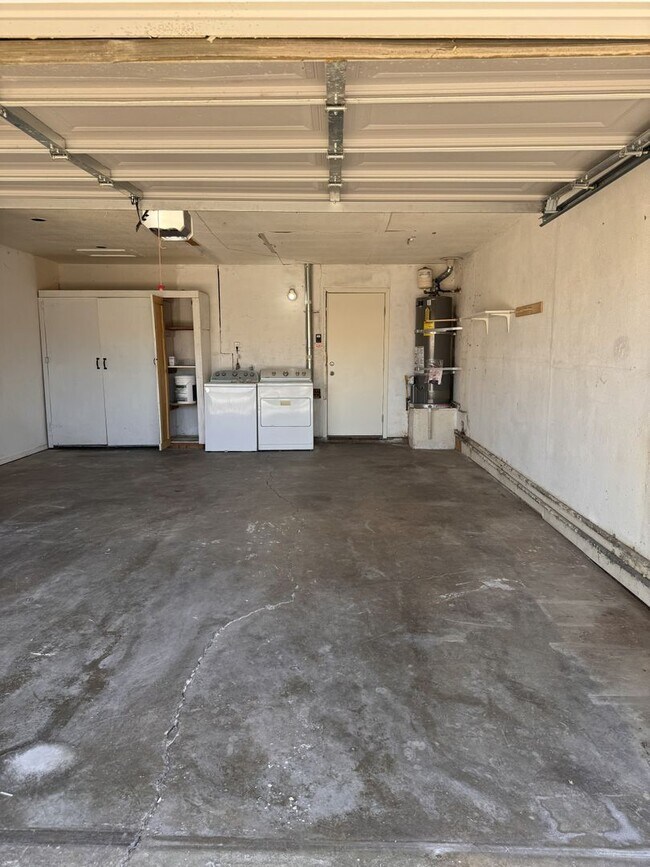 Building Photo - NICE UPDATED DUPLEX IN SACRAMENTO!!