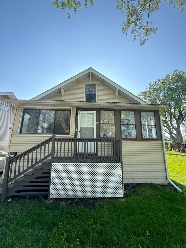 Primary Photo - 2 Bedroom 1 Bathroom House in Calumet City...
