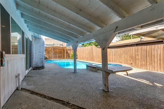 Building Photo - 1535 Carnation Dr