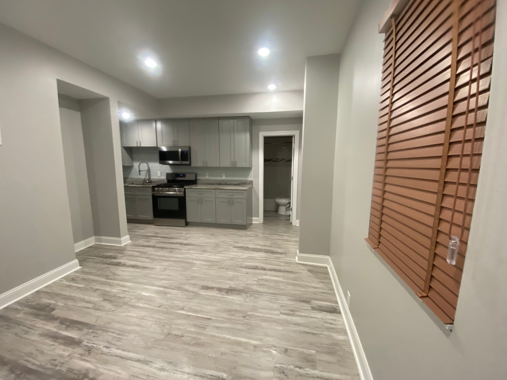 Stainless appliances - 507 E Mulberry St