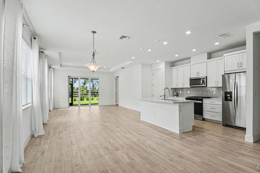 Building Photo - 44283 Panther Dr