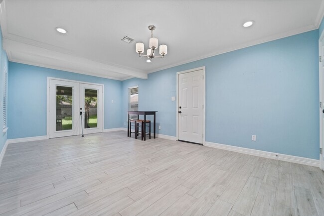 Building Photo - 2210 San Jacinto Dr