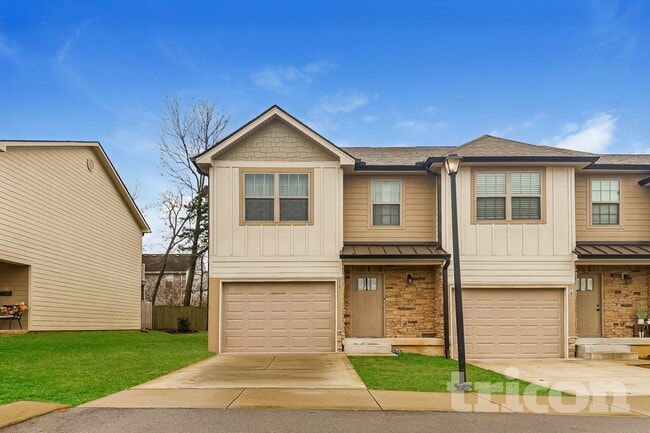 Building Photo - 220 Signature Pl