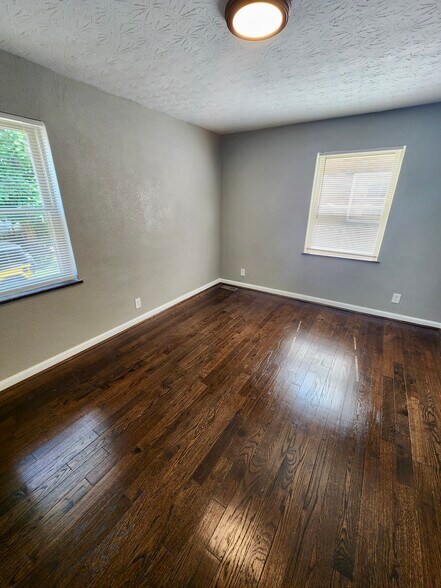 Building Photo - 1595 Summit Rd