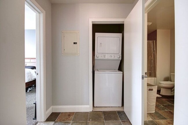 Building Photo - 1150 J St