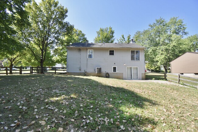 Building Photo - 647 Regent Rd