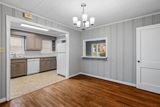 Building Photo - Updated Home- Near State Street! LR, DR, J...