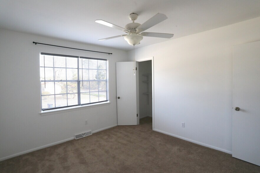 Building Photo - 519 Parkdale Dr