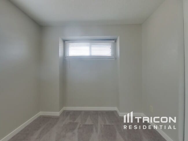 Building Photo - 801 Newport Way