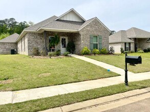 Building Photo - Beautiful 3/2 + office home for rent next to Brandon High School!