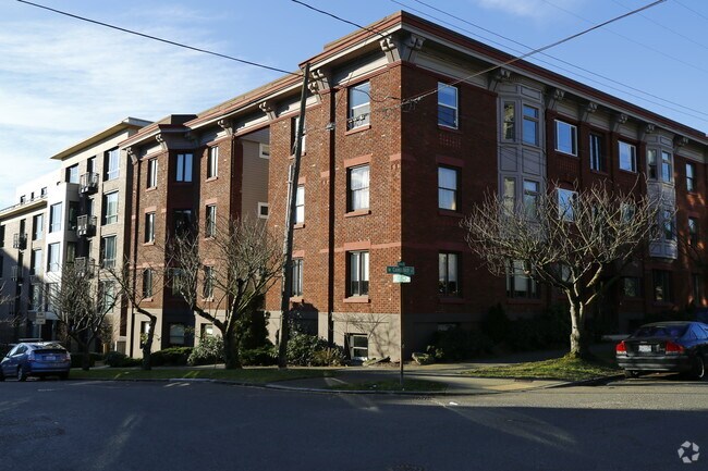 Building Photo - Comstock Apartments