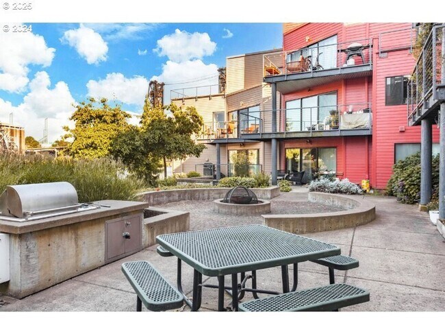 Building Photo - Modern Waterfront Living at The McCormick Pier! Call TODAY to schedule a tour! 503-664-4101