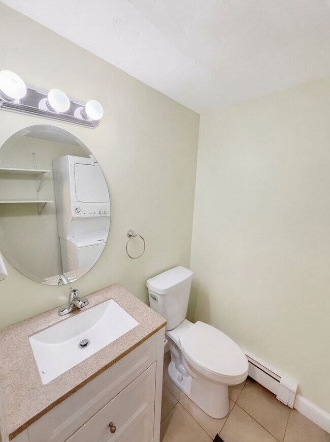 Building Photo - Beautiful Condo In Beverly MA!