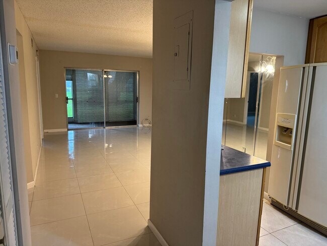Building Photo - 9911 Sandalfoot Blvd