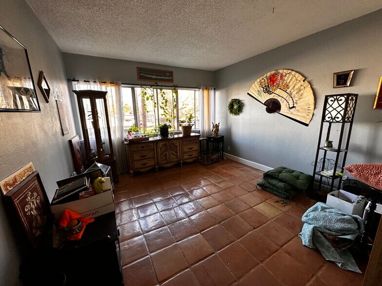 Second bedroom - 349 E Thomas Rd