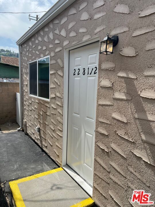 Building Photo - 228 E Ave 42