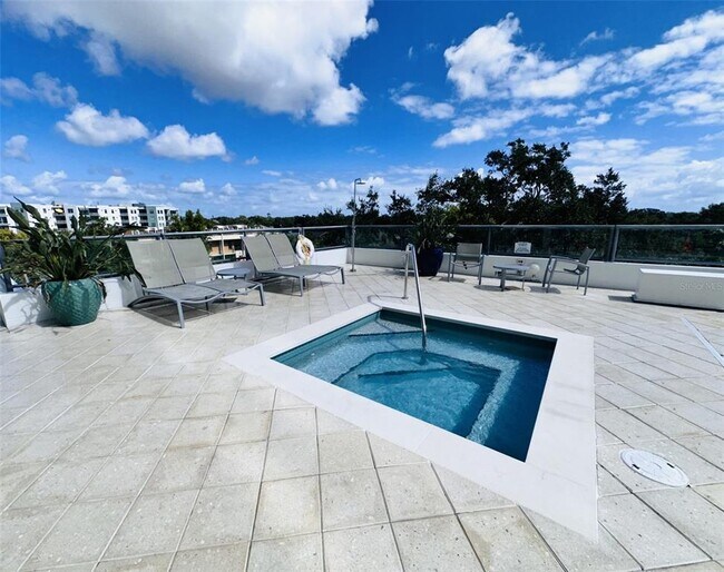 Building Photo - 101 S Eola Dr