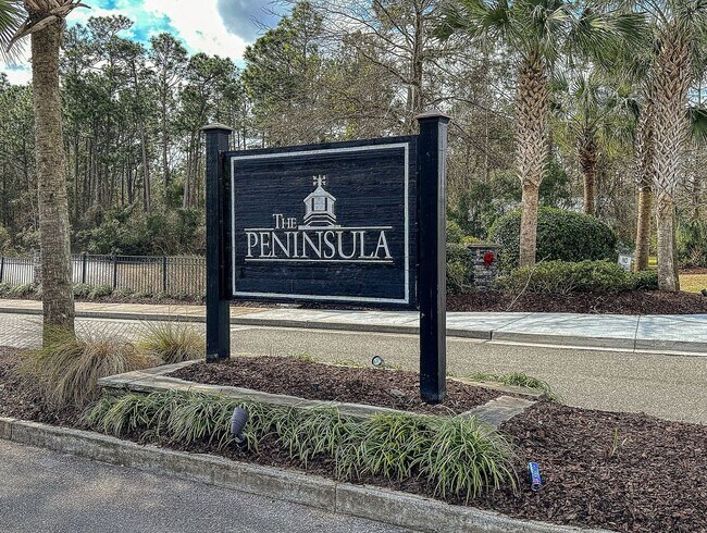 Building Photo - Easy, Modern Comfort in a Prime Charleston Location!