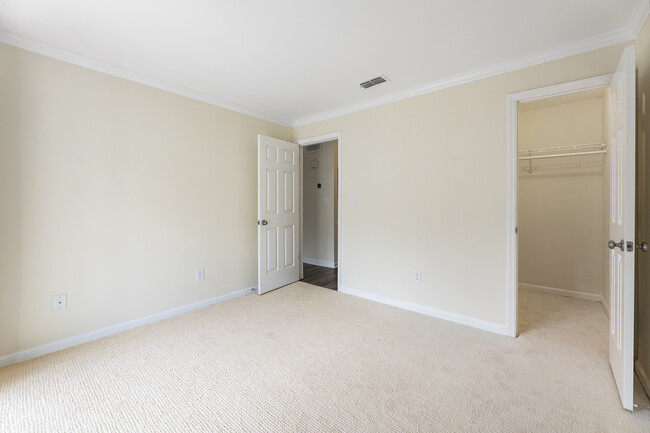 Building Photo - 210 Granville Ct