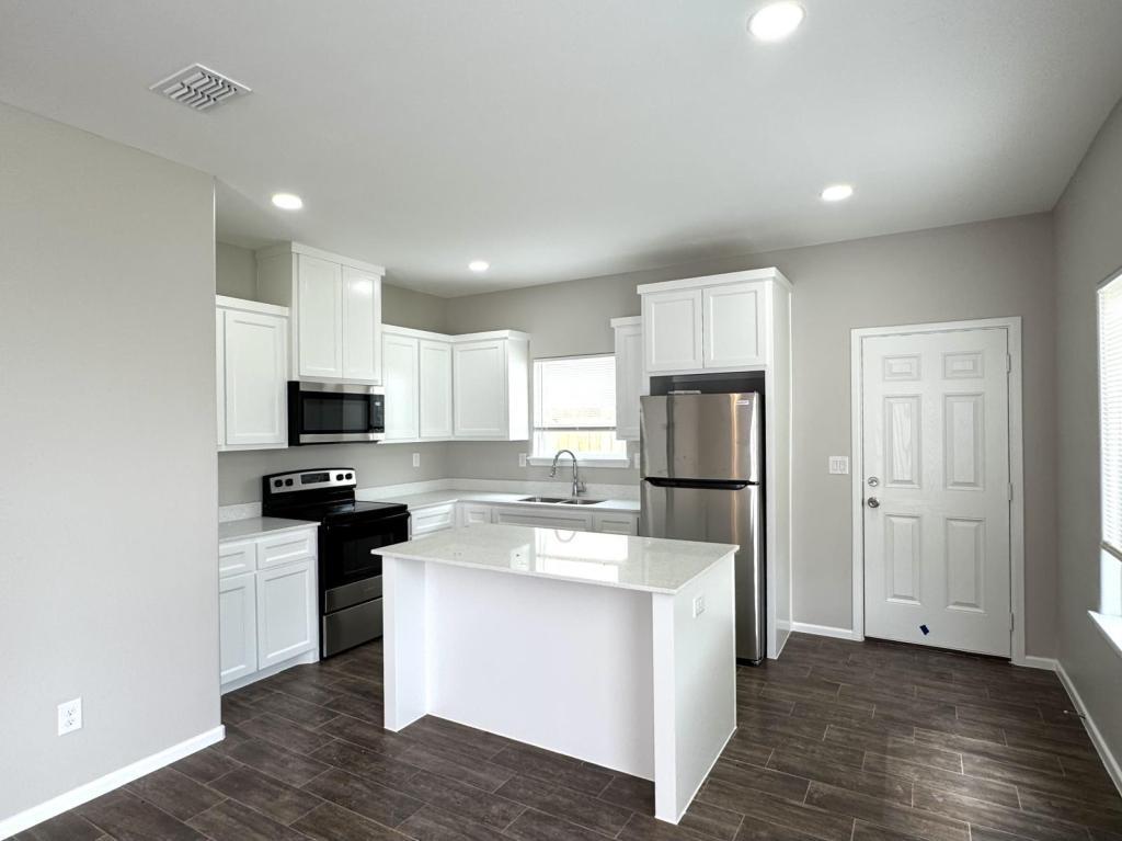 Building Photo - 1312 W Sucre Dr
