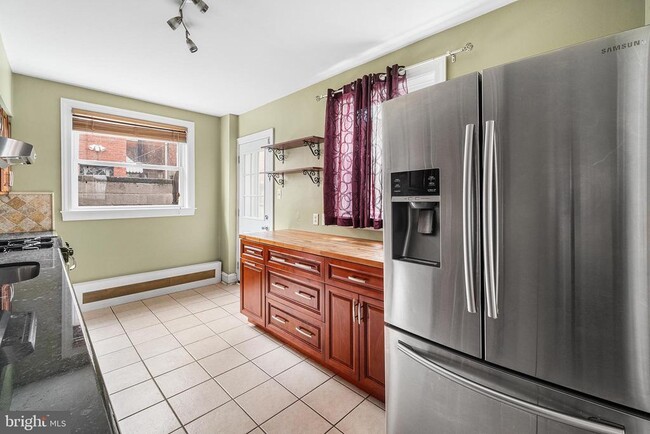 Building Photo - 623 Gerritt St