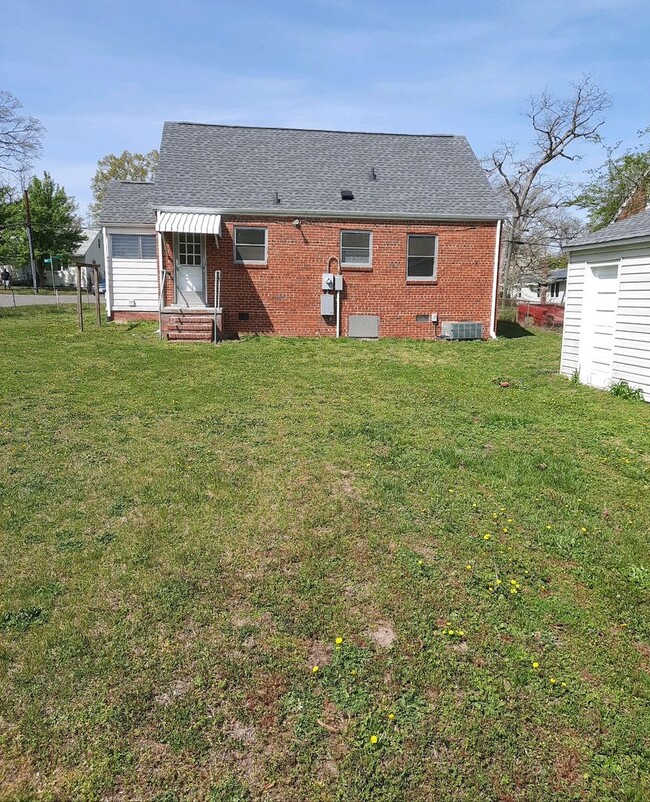 Building Photo - Remodeled 3 bedroom brick cape in Lakeside...