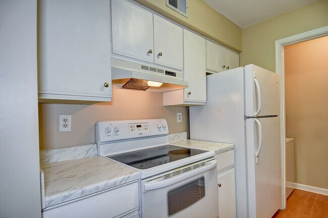 Building Photo - FOR RENT PRINCESS ANNE GARDENS!!