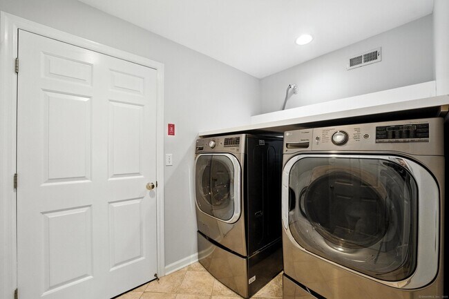 Building Photo - 55 Rodwell Ave