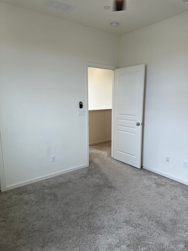 Building Photo - $500.00 off first full months rent