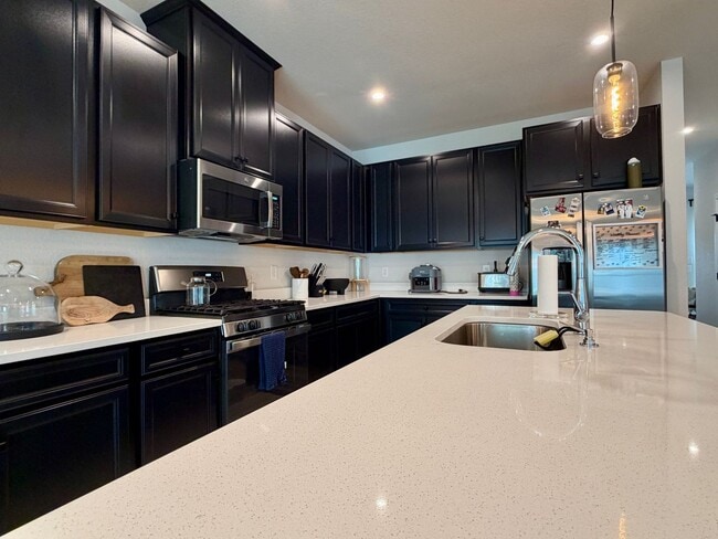 Building Photo - Stunning Townhome in the Heart of Chesapeake