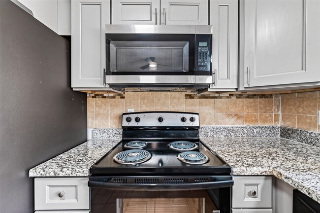 Building Photo - 1119 Pinecroft Dr