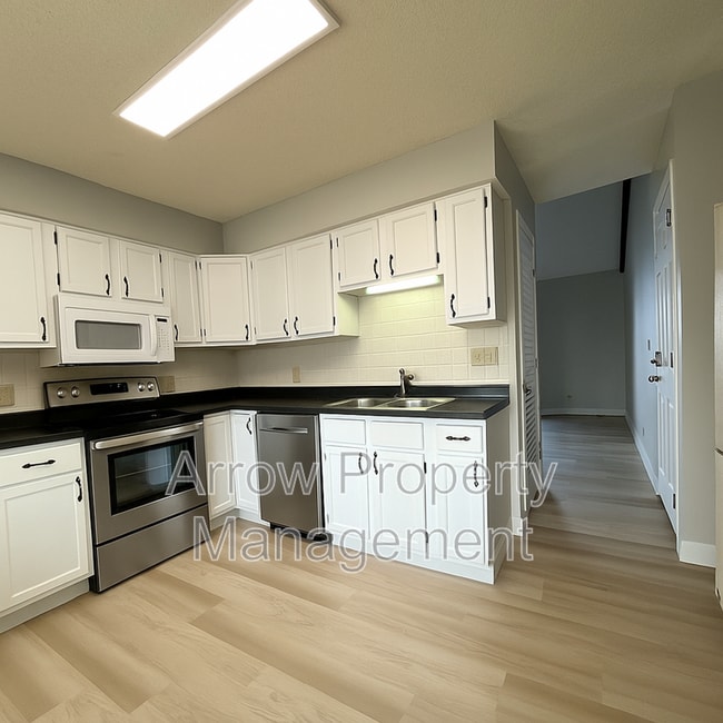 Building Photo - 3600 Briarwood Ave