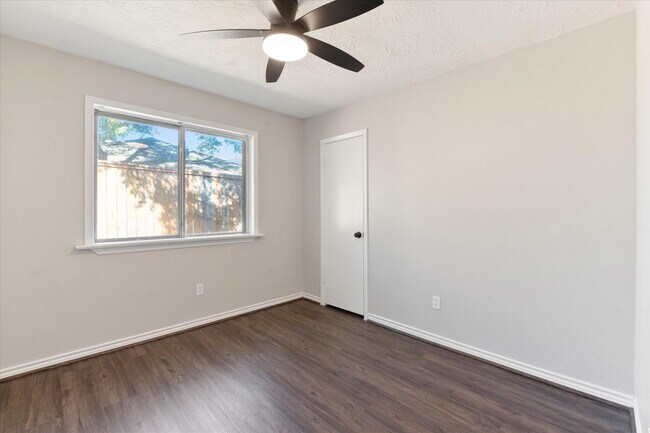 Building Photo - 16106 New Field Dr